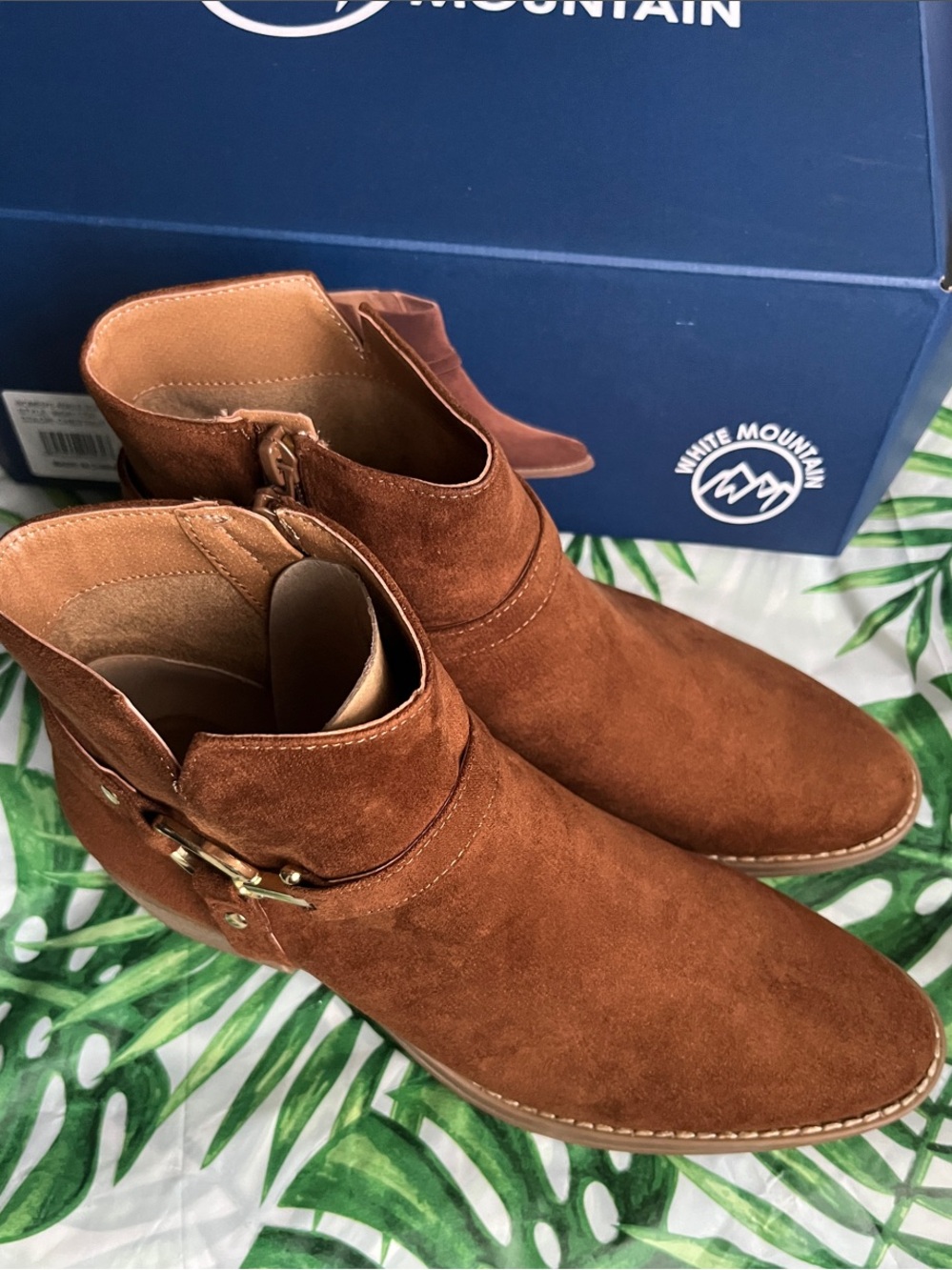BNIB White Mountain Women’s Chestnut Brown Suede Ankle Boots